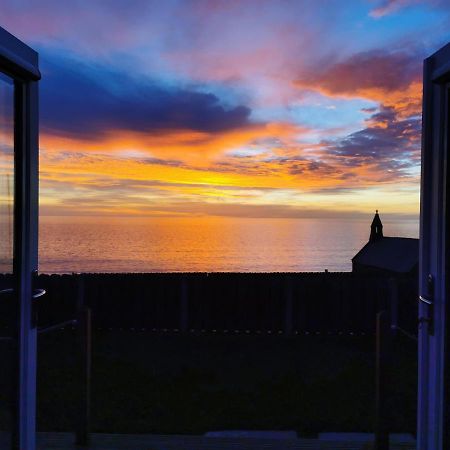 Allibella Shepherds Hut, Amazing Seaview, Private Garden, Pet Friendly Hotel Barmouth Exterior photo