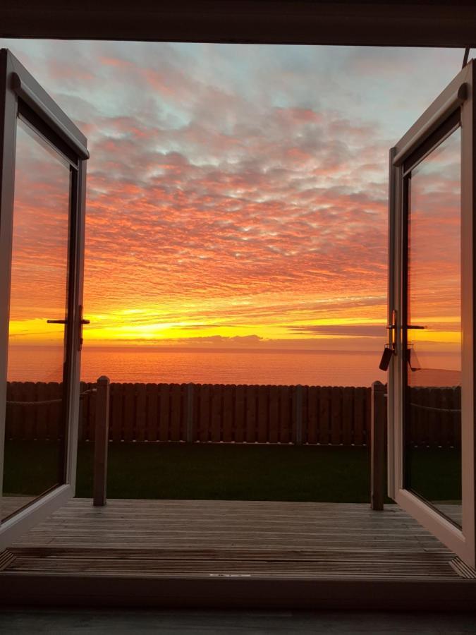 Allibella Shepherds Hut, Amazing Seaview, Private Garden, Pet Friendly Hotel Barmouth Exterior photo