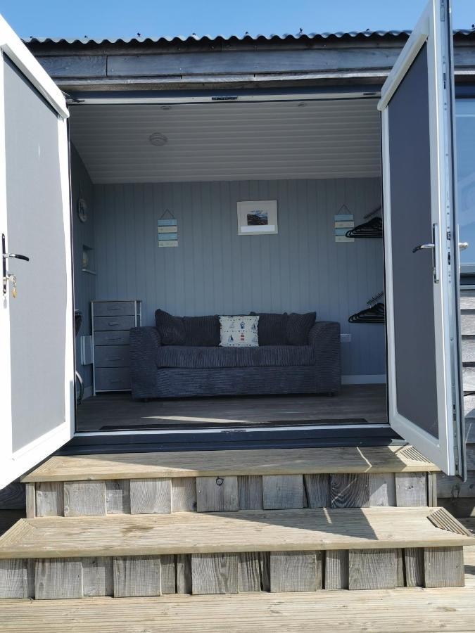 Allibella Shepherds Hut, Amazing Seaview, Private Garden, Pet Friendly Hotel Barmouth Exterior photo