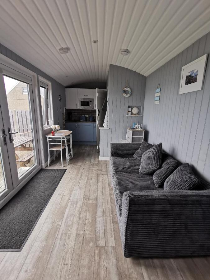 Allibella Shepherds Hut, Amazing Seaview, Private Garden, Pet Friendly Hotel Barmouth Exterior photo