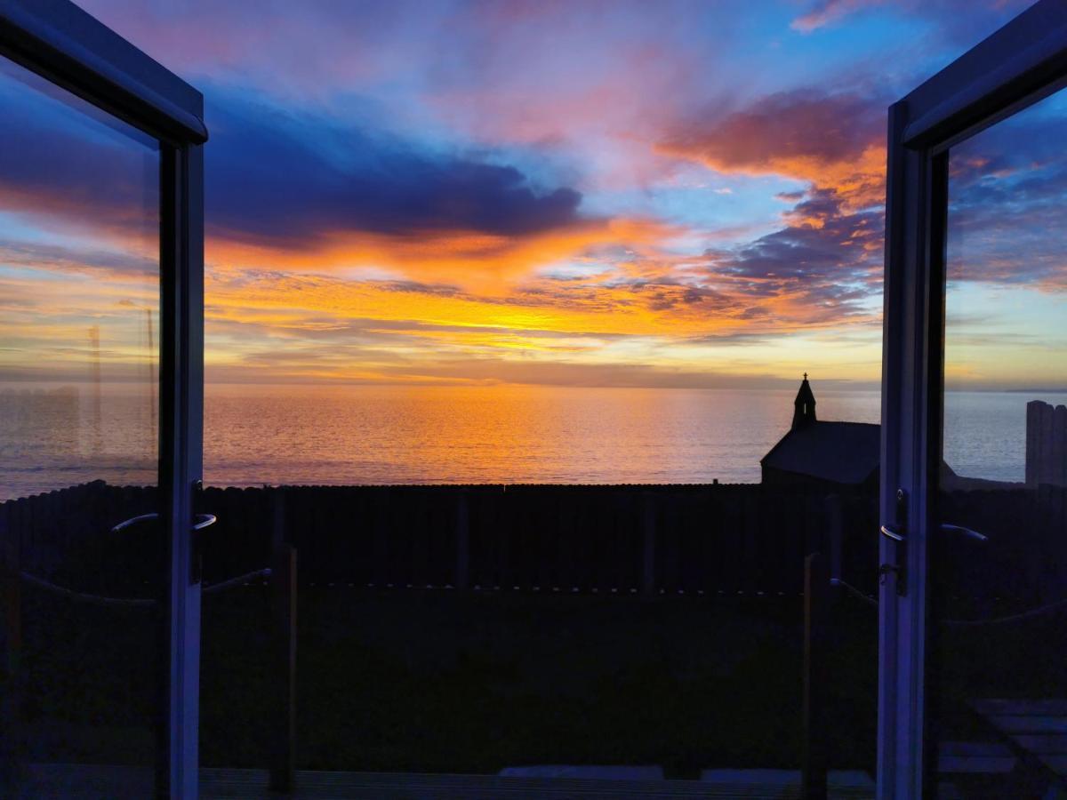 Allibella Shepherds Hut, Amazing Seaview, Private Garden, Pet Friendly Hotel Barmouth Exterior photo